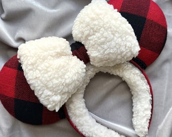 Weihnachten Büffel karierte rot & schwarz inspirierte Mausohren, Disney Ohren, Minnie Ohren, Sherpa Disney Ohren, Micky Ohren, Disney Urlaub Ohren.