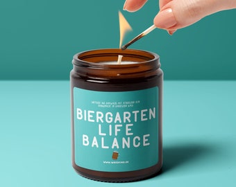 Bayerische Duftkerze “Biergarten Life Balance” aus Rapswachs und naturreinen ätherischen Ölen / Geschenk / Freund / lustig / Spezi-Duft