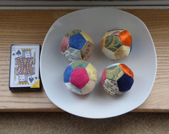 LITEN Harlequin Festlig Säsongsdekorativ BOLL i global storlek. Med jutepåsar med dragsko.