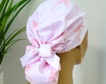 Schützen Sie Haar mit Satin gefüttert Scrub Cap, rosa Bogen Print Pferdeschwanz Scrub Cap: Satin gefüttert Krankenschwester / chirurgische Hut