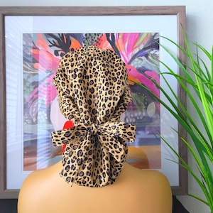 Leopard Pferdeschwanz Kappe: Satin gefütterte Krankenschwester / Arzt Kappe