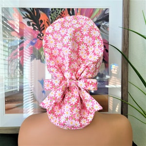 Satin Lined Scrub Cap: Daisies, Ponytail, Nurse Doctor Surgical Cap