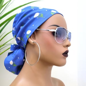 Cute Daisies, Ponytail Satin Lined Scrub Hat, Protect Hair w/Satin Lined Scrub Cap. Buttons Option, Nurse/Surgical/Dr Cap, Blue/White Fabric