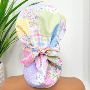 Gorro de enfermera con cola de caballo y diseño de conejito de patchwork pastel: gorro de enfermera con forro de satén