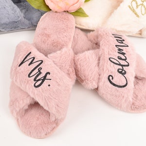 Mrs Bride Slippers for Wedding Bridal Slippers Custom Gift for Bride to Be Personalized Wedding Gift for Bride Honeymoon Gift Fluffy Slipper