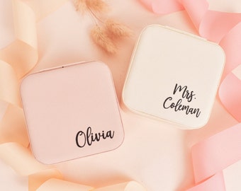 Bride Jewelry Box Bride Gift Box Mrs Jewelry Box Gift for Bride Honeymoon Gift Travel Case Personalized Bridal Shower Bridesmaid Proposal