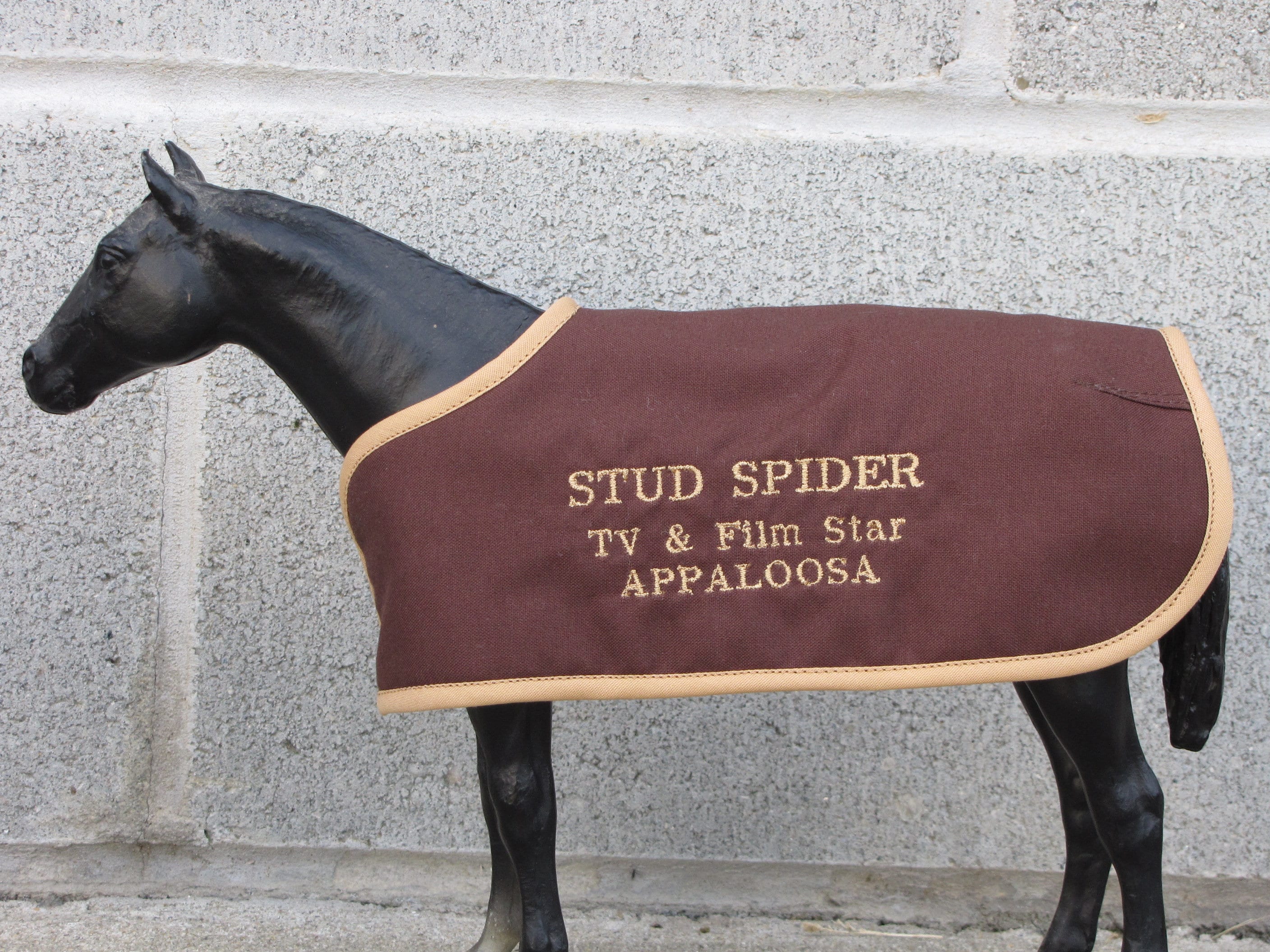 Manta bordada STUD SPIDER para Breyer Appaloosa Race Horse Racer Television TV Pelicula Actor Estrella Aqha Quarter Horse QH Caballo Modelo de juguete