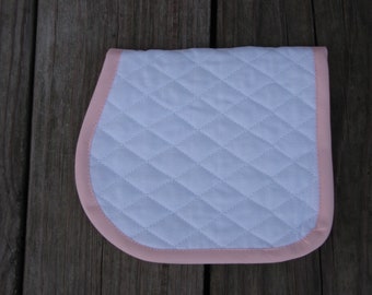 Manta para silla de montar rosa claro multiusos para salto, doma clásica y caza para American Girl Battat, juguete de caballo, poni, muñeca, nuestra generación verdaderamente yo Mi vida como