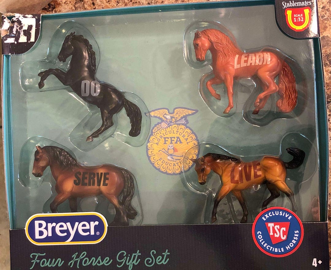 FFA Set Tractor Supply TSC Exclusive Horse Set Stablemate Breyer
