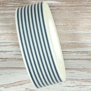 Masking-Tape gestreift (dunkelblau/weiß) / Washi-Tape mit blauen Streifen / Motiv-Klebeband blau-weiß-gestreift