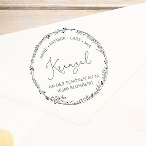 ADDRESS STAMP personalized with flower wreath - round family stamp // name stamp "Blumberg" // personalized stamp flower tendril