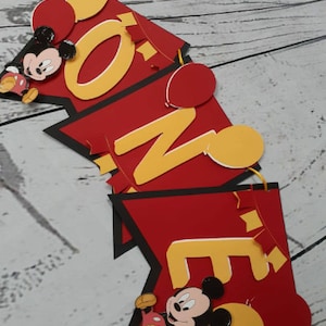 Banner baby Mickey Mouse-kinderstoel één, banner eerste verjaardag baby Mickey, banner baby Mickey nummer één voor kinderstoel.