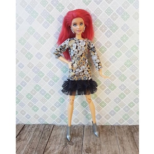Minirobe noire et argentée pour poupées 1/6