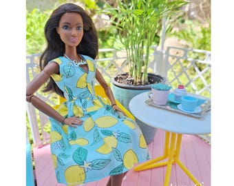 Abito con scollo a V con stampa di limoni per bambole 1:6