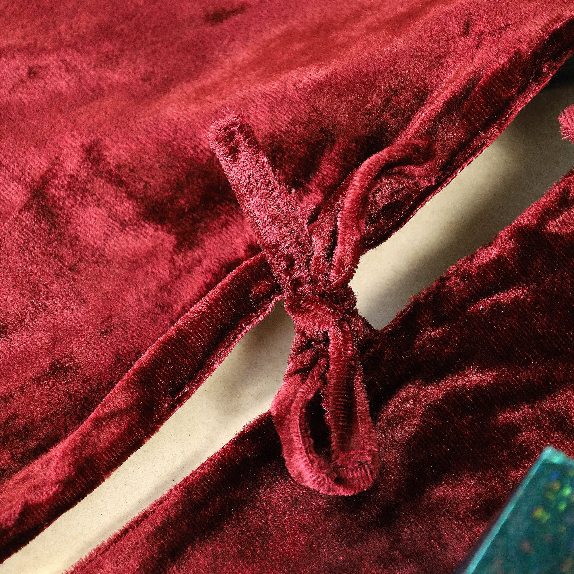 Gonna per albero di Natale trapuntata in velluto rosso imperiale da 52 - Italia