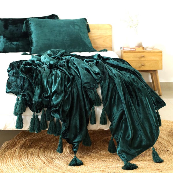 Emerald Green Velvet Bedspread, Velvet Throw Blanket With Handmade Knotted Tassels Soft Velvet Boho Sofa Throw Living Room Christmas Gift