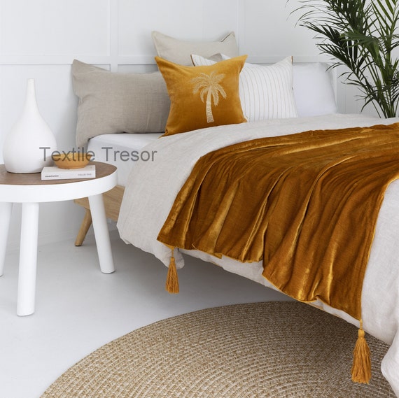 Gold velvet throw blanket new arrivals