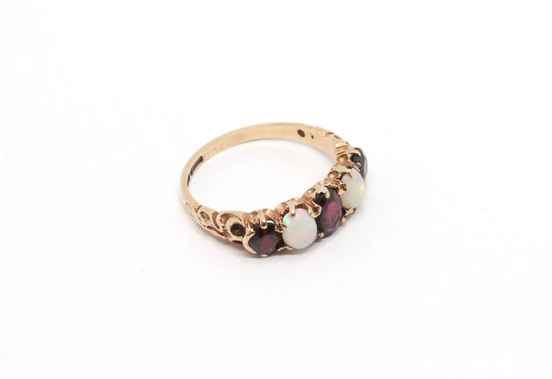Victorian Style Vintage 9ct Gold Ornate Opal /& Garnet Ring