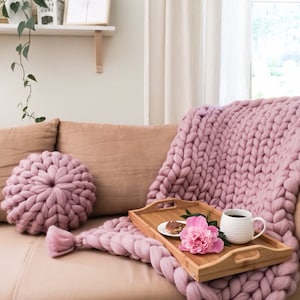 Chunky knit wool throw blanket with fringes - coverlet