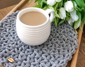 Crocheted placemat Daisy, available in many colors and sizes, dining room and table decoration