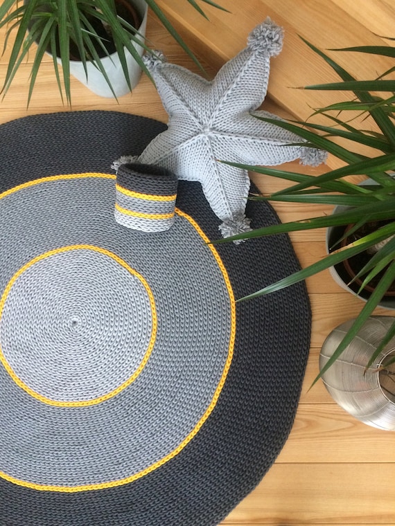 Colorful round rug from cotton cord available in many color options and sizes