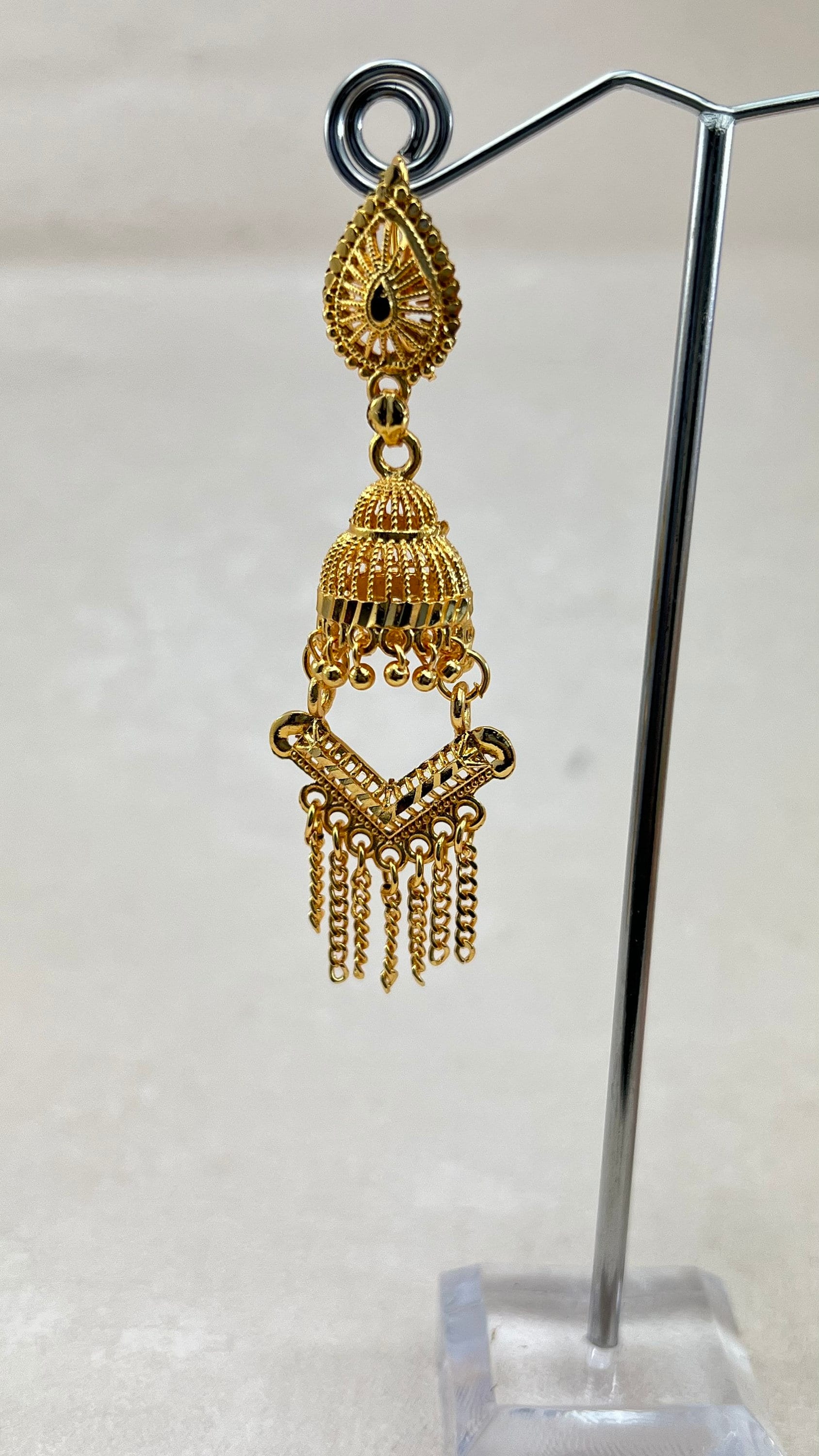Latest Gold Earring Designs With Weight And Price || @everydayfashion |  Dulhan mehndi designs, Gold, Gold earrings designs