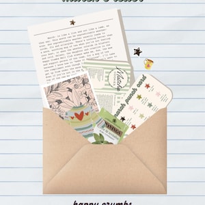 Pu&ograve; includere: Una busta di carta kraft contenente una lettera e diverse carte. La lettera &egrave; intitolata "march's letter" e include testo su t&egrave; e benessere. Altre carte includono "Matcha Cookies" e "march punch card". Le parole "happy crumbs mail club" sono in basso.