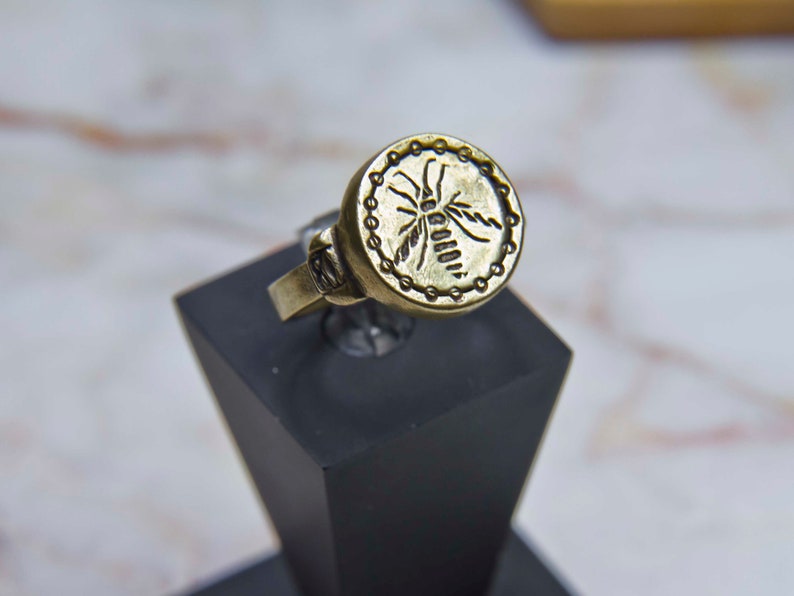 Hornet Ring Animal ring Signet ring Dark Fantasy Jewelry Geraldic ring Praise the sun whatchdogs