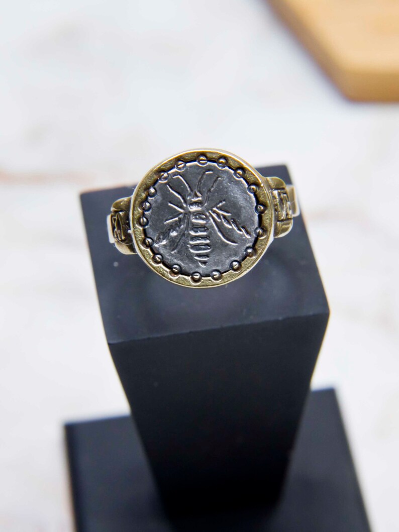 Hornet Ring Animal ring Signet ring Dark Fantasy Jewelry Geraldic ring Praise the sun whatchdogs