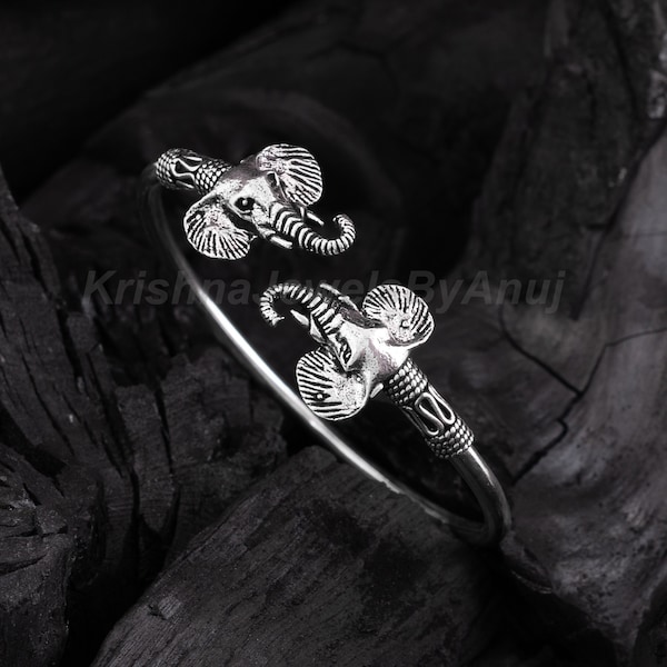 Elephant Family Bangle Cuff Bracelet In Silver | Animal Jewelry – DOTOLY - Foto 6