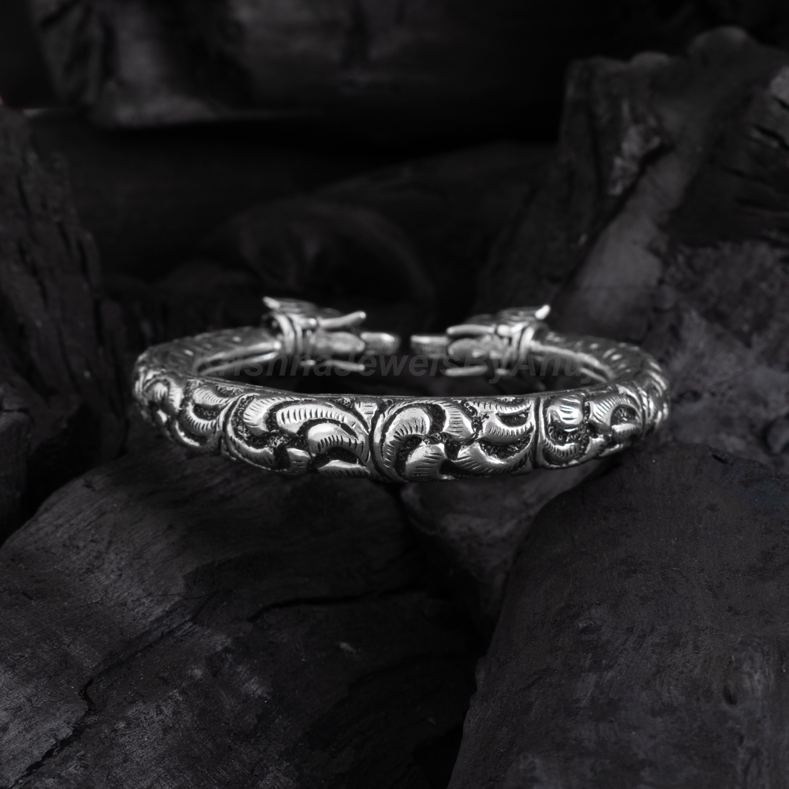 Gorgeous Elephant Bangle - 925 Solid Sterling Silver Bangle Gorgeous Elephant Bangle - 925 Solid Sterling Silver Bangle