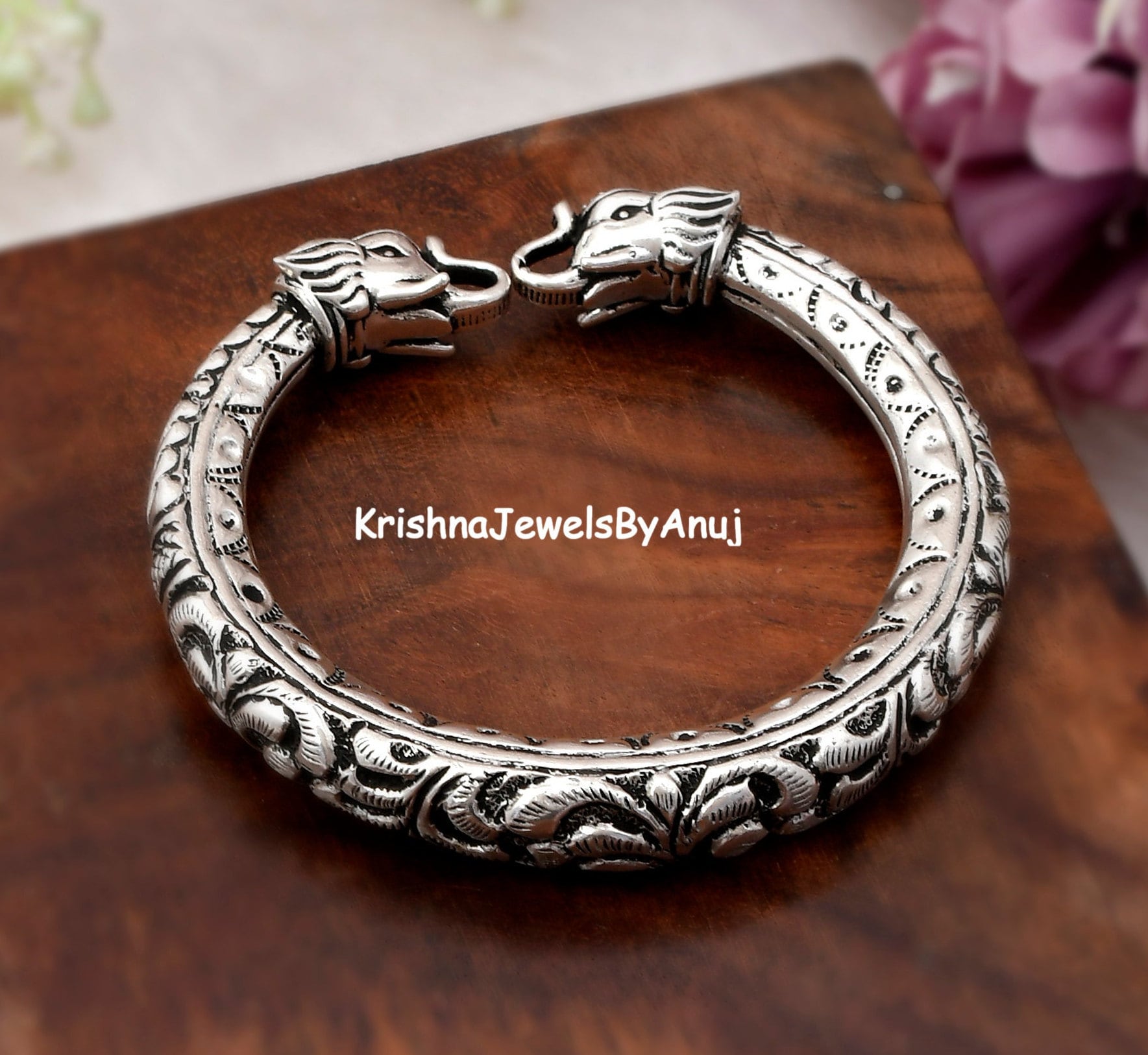 Gorgeous Elephant Bangle - 925 Solid Sterling Silver Bangle Gorgeous Elephant Bangle - 925 Solid Sterling Silver Bangle