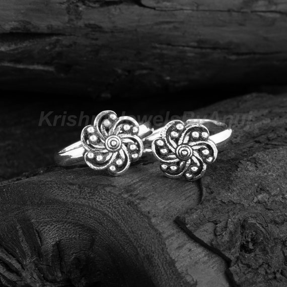 Traditional Silver Handmade Crystal Enamel Toe Ring – Karizma Jewels