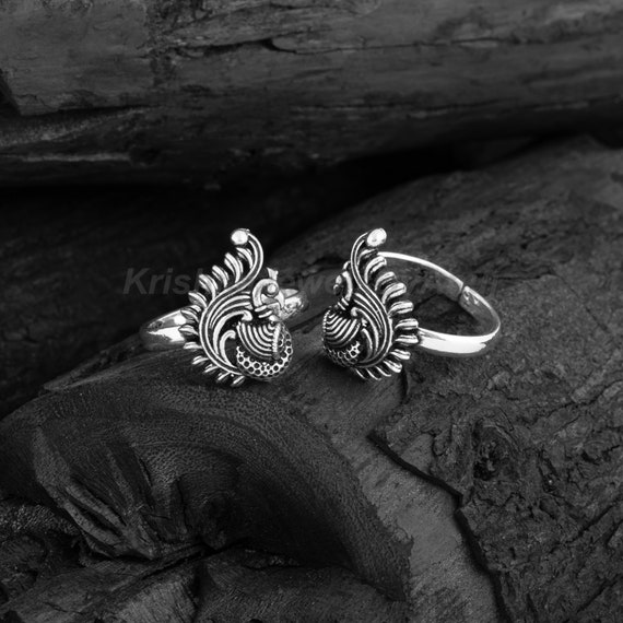Oxidized shop toe ring
