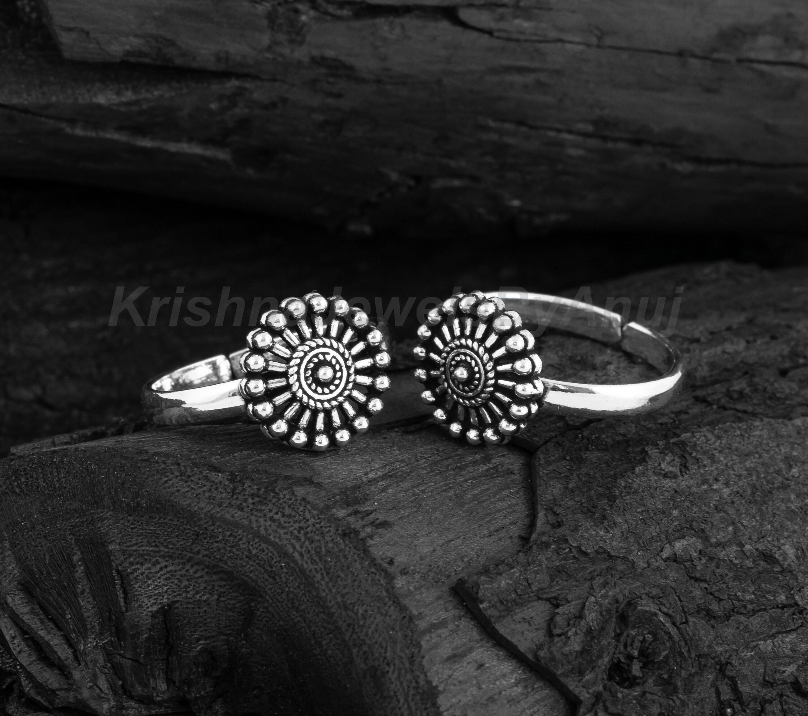 Silver Flower Trendy Toe or Mid Finger Ring – TeeRocks.com