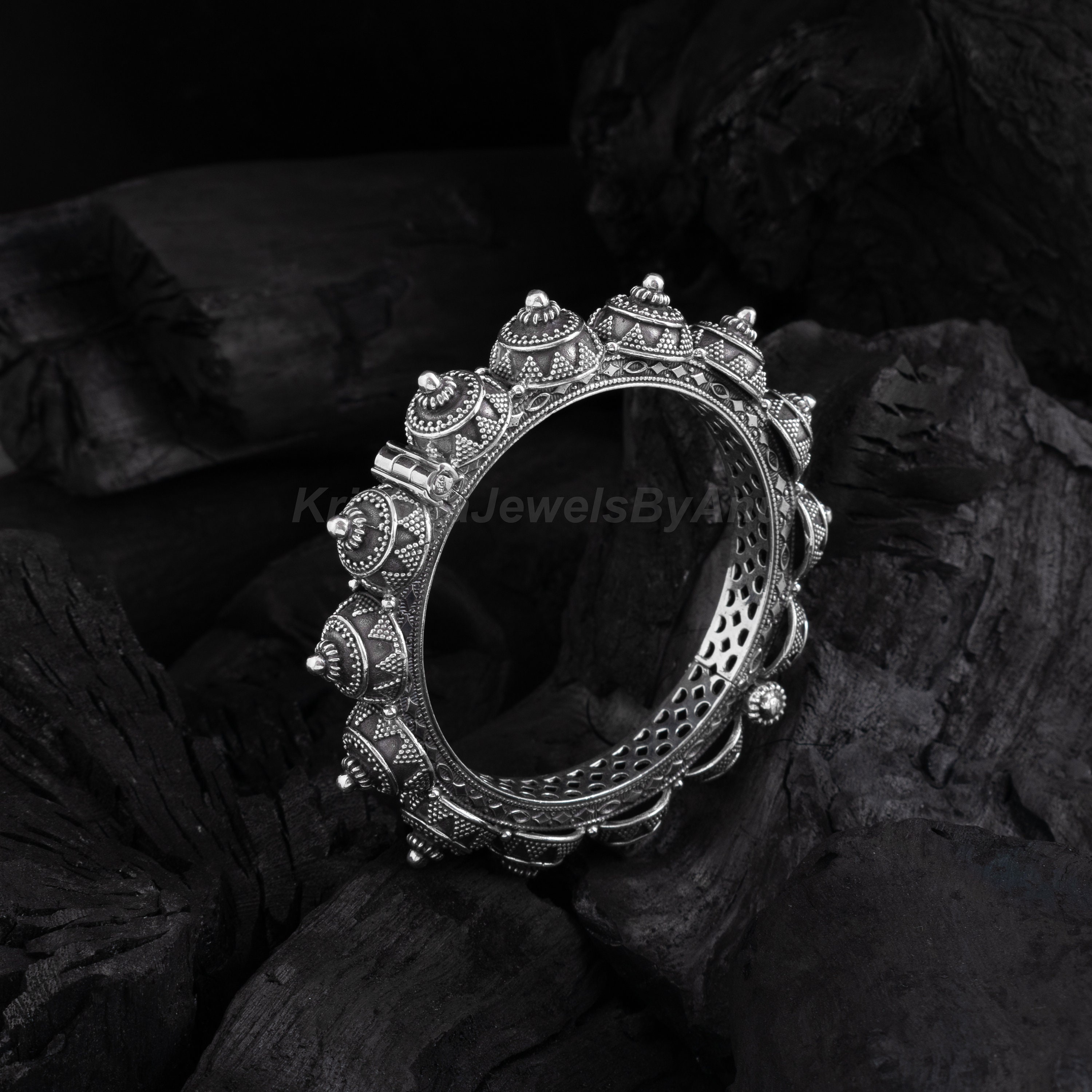 Beautiful Vintage Bangle - 925 Solid Sterling Silver Bangle