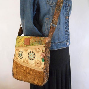 boho crossbody bag, lightweight purse, messenger bag, medallion print crossbody  purse, day purse, shoulder bag, batik,, lots of pockets