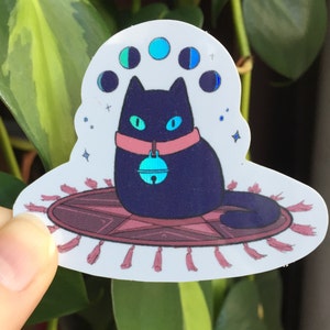 Sticker holographique chat sorcière (imperméable)