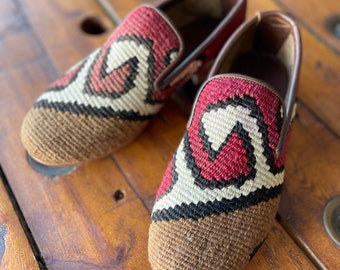 Mocassins Kilim masculinos feitos à mão, sapatos de couro vintage sem cadarço (EUA 7 / UE 40)