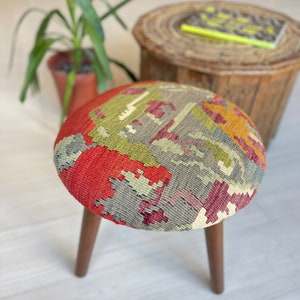 Tabouret Kilim moderne, tabouret ottoman, chaise Kilim, meubles vintage, tabouret artisanal, décoration d&#39;intérieur, tabouret Kilim
