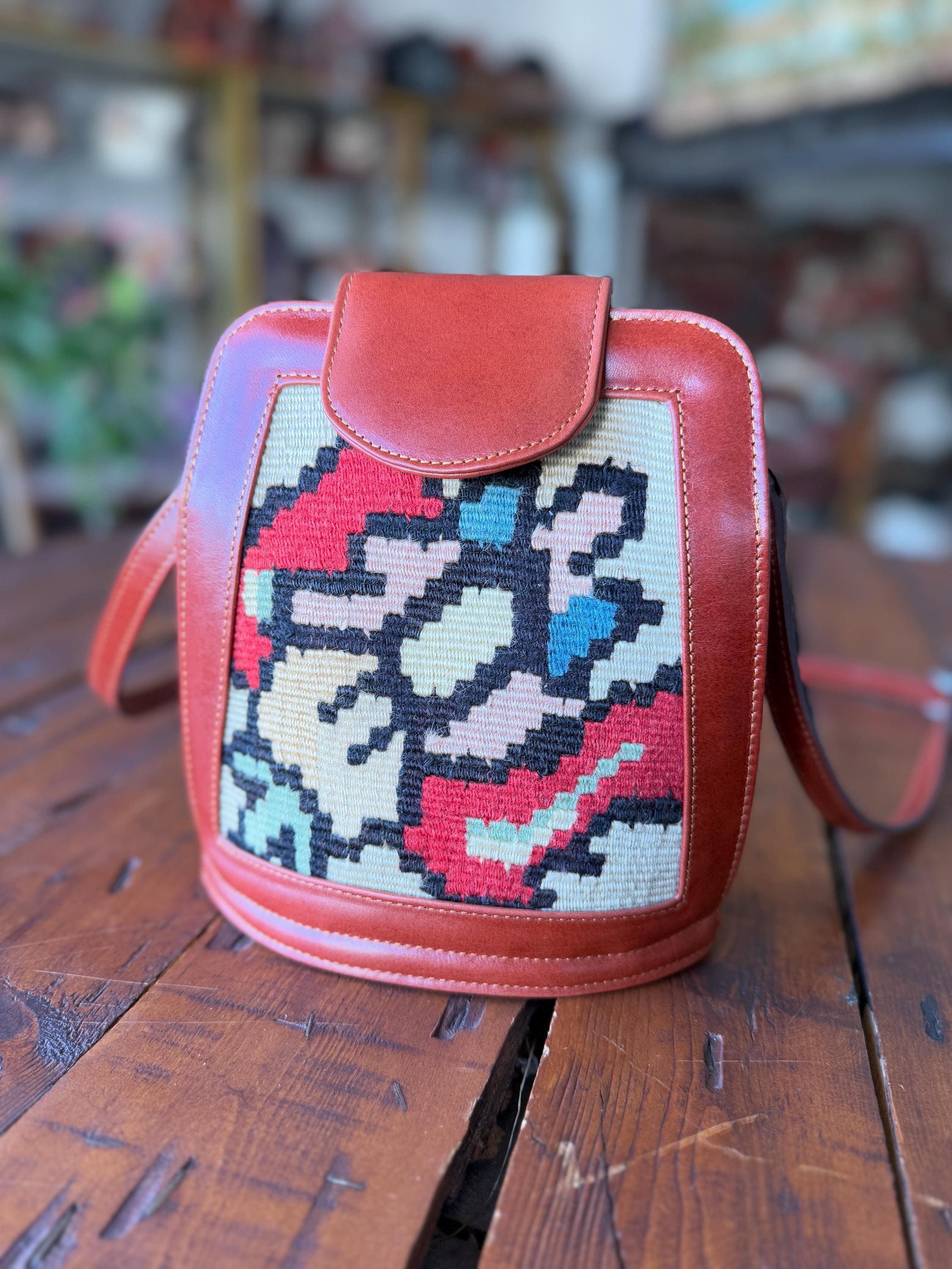 Vtg Yun Art Purse Kilim Wool & Leather Bag Handmade In Turkey Western Native Vtg 1990s Yun Art Black Leather Turkish Kilim Red Woven Top  main image 2
