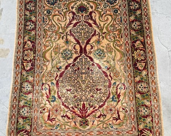 Vintage Hereke Silk Rug – 100 Years Old – Handwoven Turkish Carpet – 124x87cm