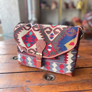 Kilim bag, messenger bag, cross body bag, Vintage Kilim and Genuine Leather, leather bag, unisex bag