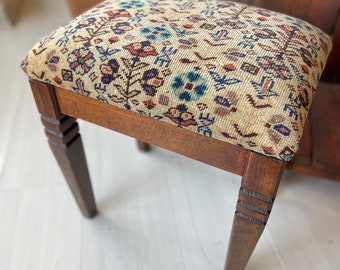 Vintage Teppich Ottomane Hocker, Fußstütze, Buchenholzhocker, Vintage Möbel, Ottomaner Stuhl, Vinatage Teppichstuhl