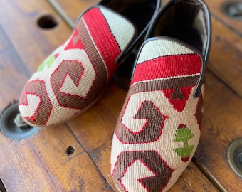 Handmade Kilim Loafers Mens Shoes, Vintage Fabric, Leather Soles (US 6 / EU 39)