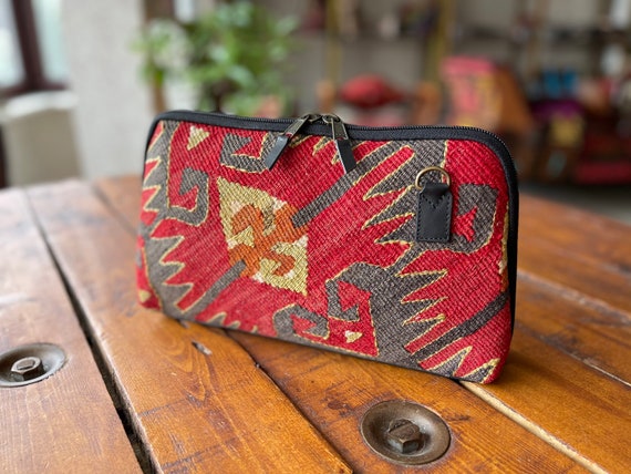 NYMPH - LEATHER AND KILIM BAG – ART AVENUE
