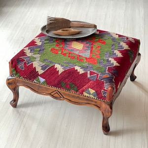 kelim-salontafel, vierkante salontafel, Ottomaanse tafel, kelim-poef, kelim-meubels, vintage meubels, authentieke salontafel