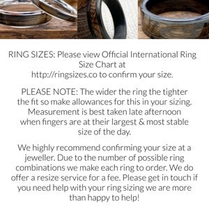 Puede incluir: Tres anillos de madera con incrustaciones negras. Los anillos se muestran sobre una superficie de madera. El texto de la imagen dice: "RING SIZES: Please view Official International Ring Size Chart at http://ringsizes.co to confirm your size. PLEASE NOTE: The wider the ring the tighter the fit so make allowances for this in your sizing. Measurement is best taken late afternoon when fingers are at their largest & most stable size of the day. We highly recommend confirming your size at a jeweller. Due to the number of possible ring combinations we make each ring to order. We do offer a resize service for a fee. Please get in touch if you need help with your ring sizing we are more than happy to help!"