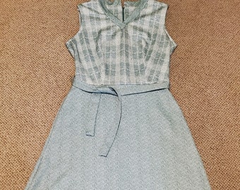 Vintage Sleeveless V-Neck Green Plaid Dress with Tie Belt, Green & White