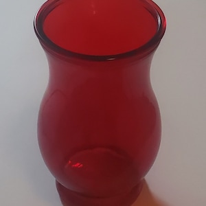 Vaso in vetro rosso vintage
